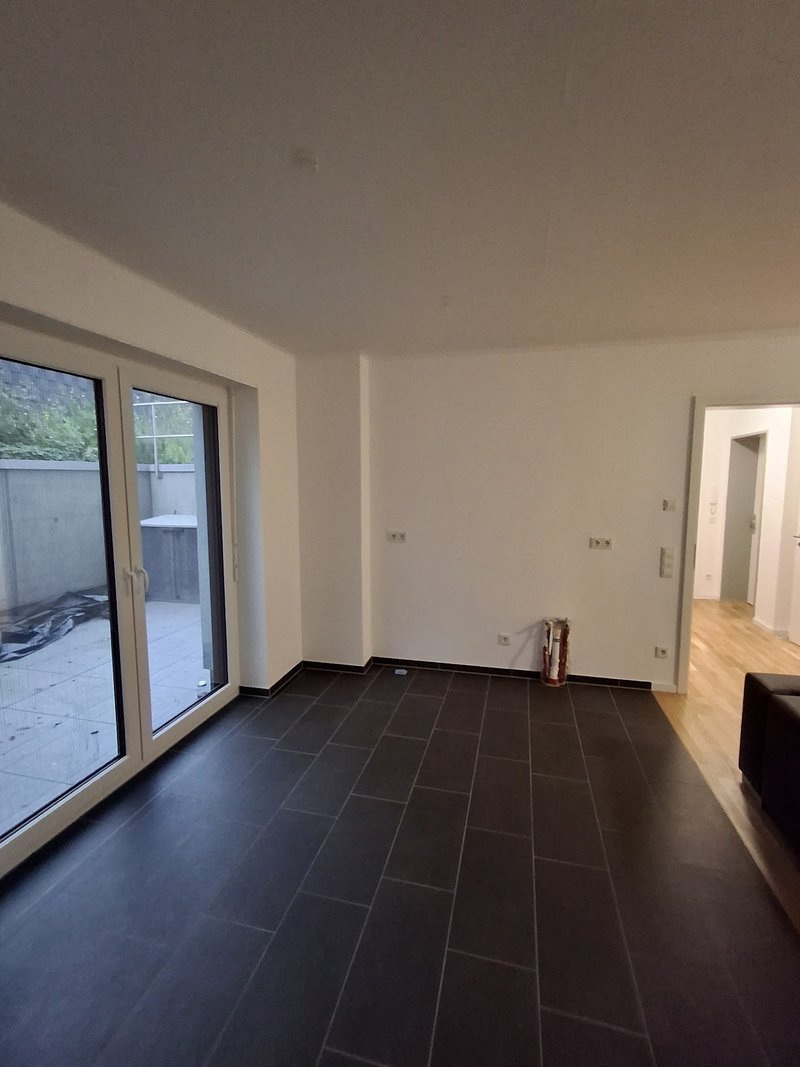 Moderne Souterrainwohnung mit Terrasse in Trier-Irsch