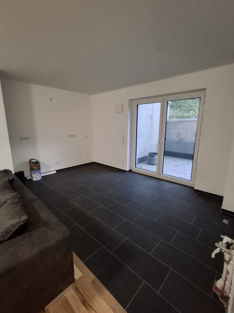 Moderne Souterrainwohnung mit Terrasse in Trier-Irsch