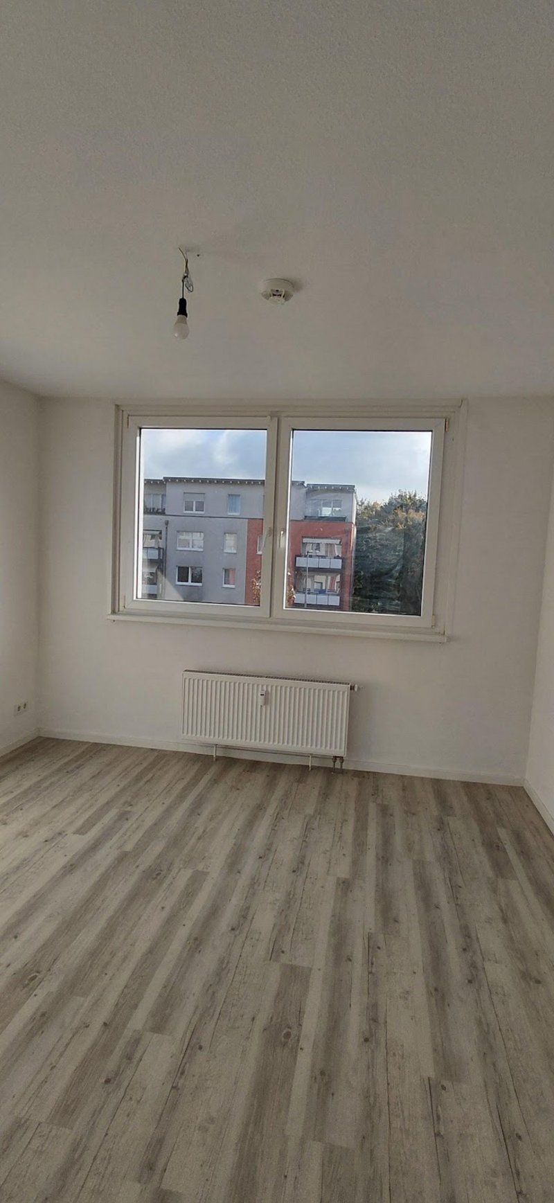 Schöne 3-Zimmerwohnung in gepflegten Mehrfamilienhaus sucht neuen Mieter.