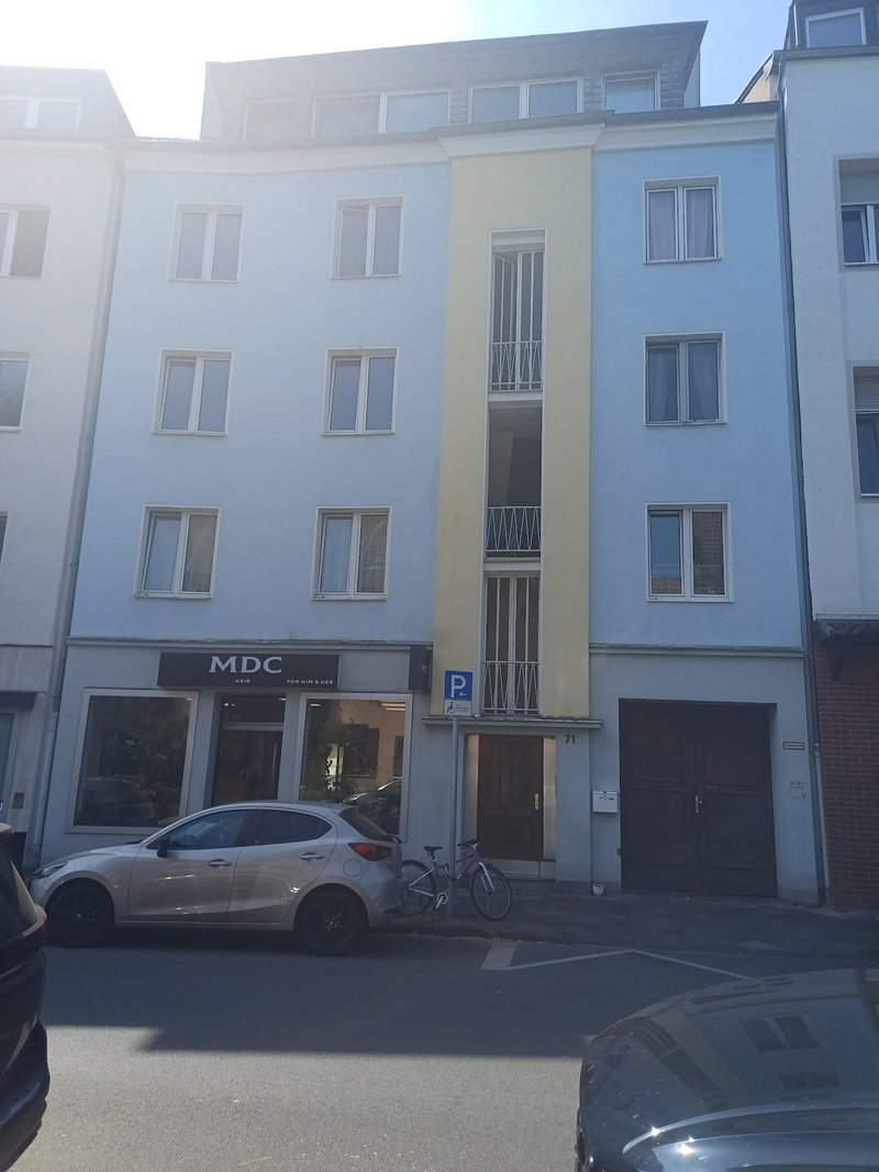 2 Zimmer Dachgeschosswohnung mit Balkon in Düsseldorf-Grafenberg