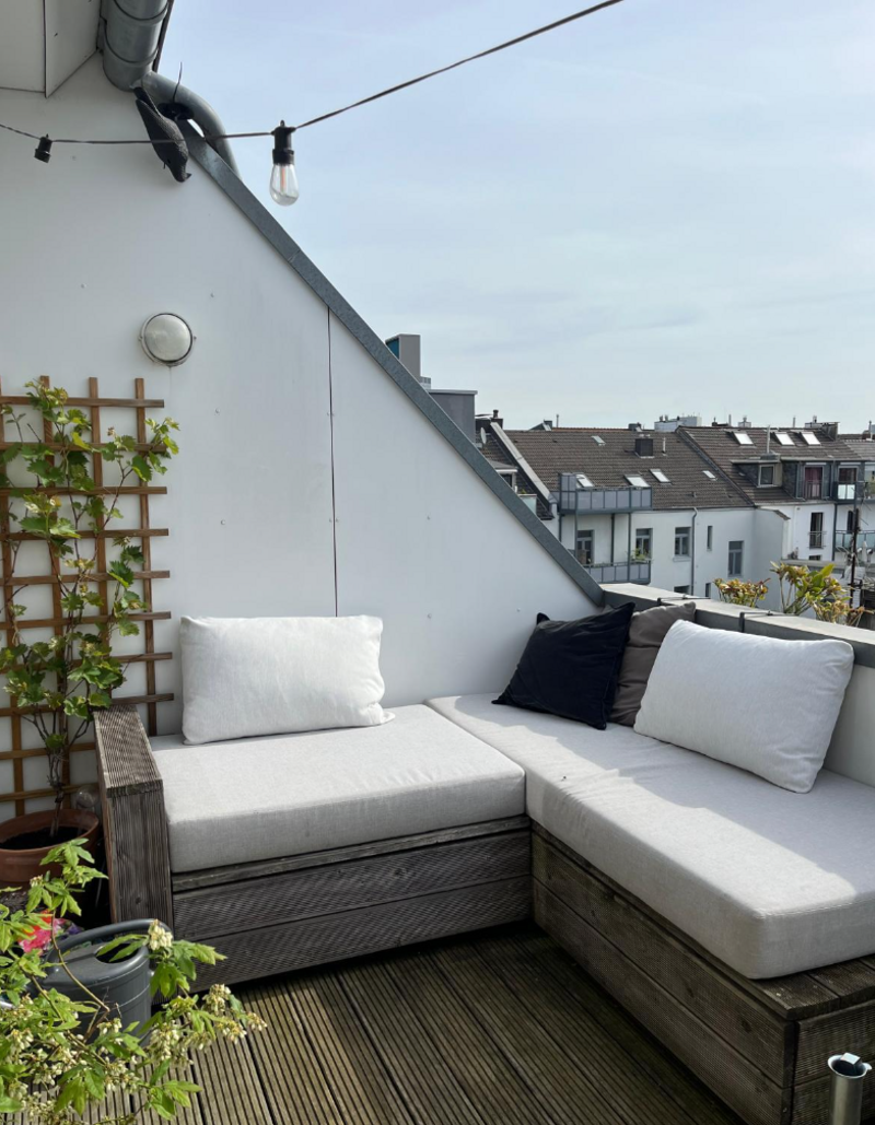 Lorettostr. Düsseldorf: Helle Maisonett-Wohnung mit Terrasse