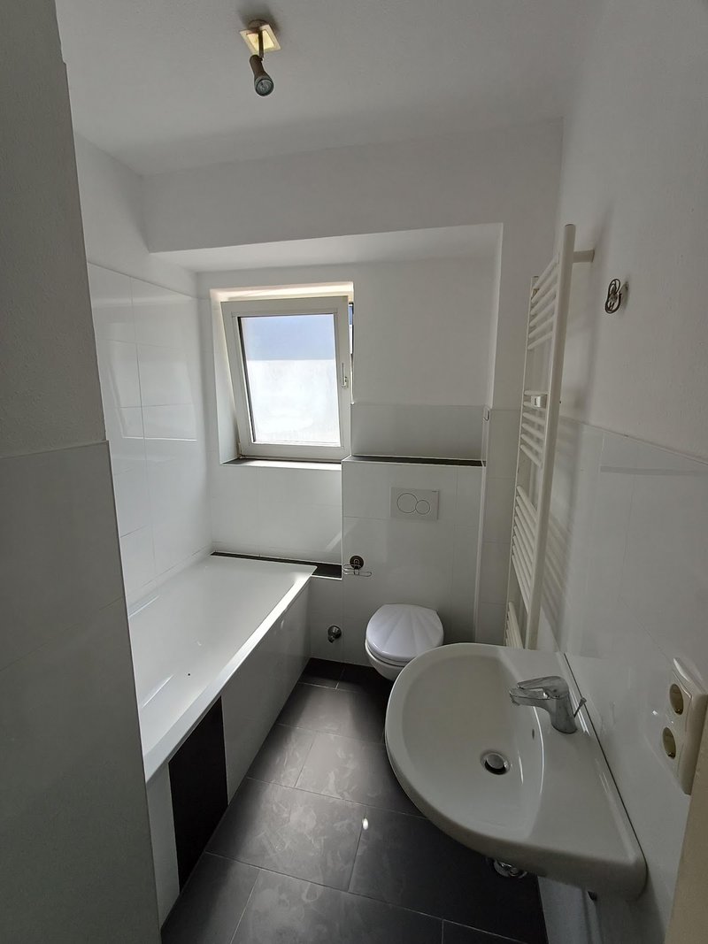 Ab Sofort: 2 Zimmer Wohnung in Rath!