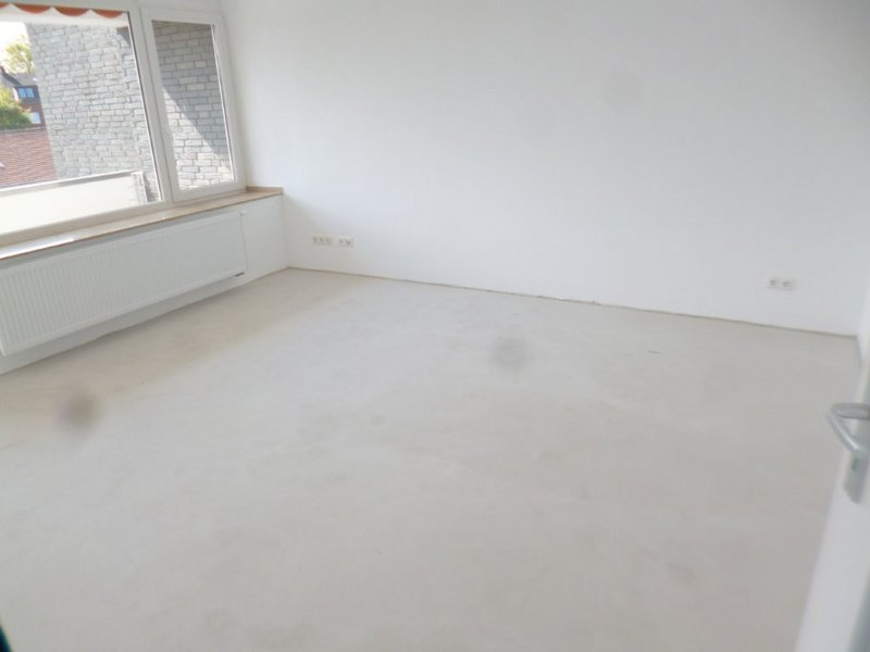 Schöne 3 Zimmer-Wohnung in D-Heerdt mit Balkon