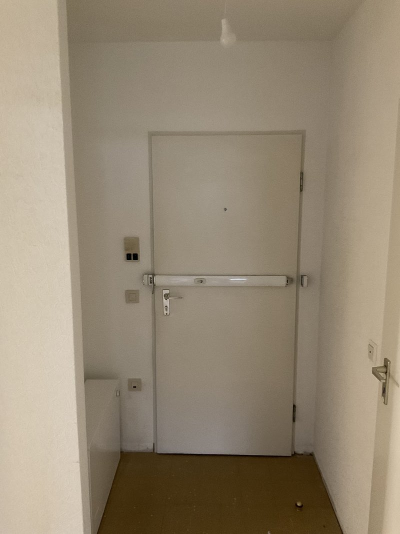 Wohnungseingangstür mit Sicherheitsschloss