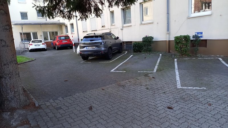 Außenstellplatz in Düsseldorf-Heerdt frei!