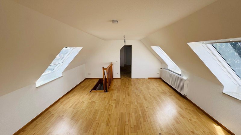 Familien aufgepasst: Helle Maisonette Wohnung in Hassels!
