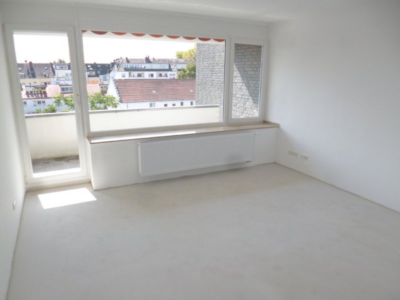 Schöne 3 Zimmer-Wohnung in D-Heerdt mit Balkon