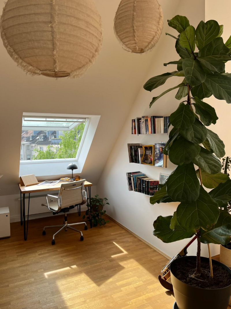 Lorettostr. Düsseldorf: Helle Maisonett-Wohnung mit Terrasse