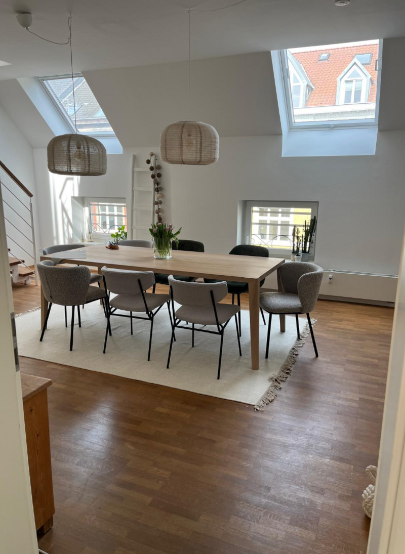Lorettostr. Düsseldorf: Helle Maisonett-Wohnung mit Terrasse