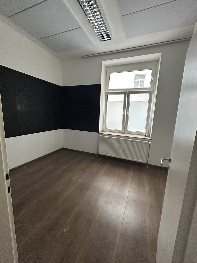 Medienhafen Düsseldorf: Büroräume mit Stellplatzmöglichkeiten