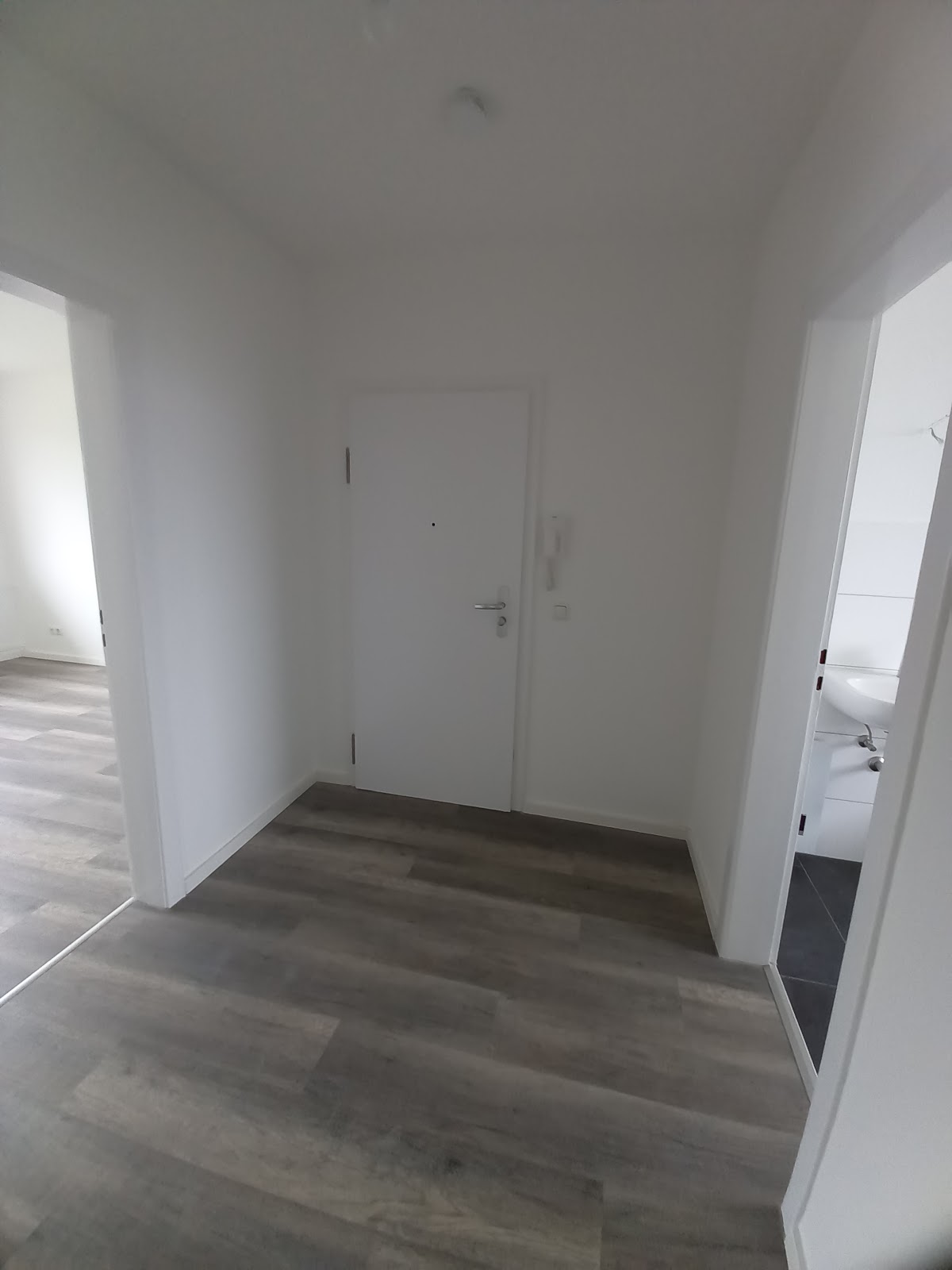 Renovierte Wohnung mit Balkon sucht Mieter in Langenfeld! Renovierte Wohnung mit Balkon sucht Mieter in Langenfeld!