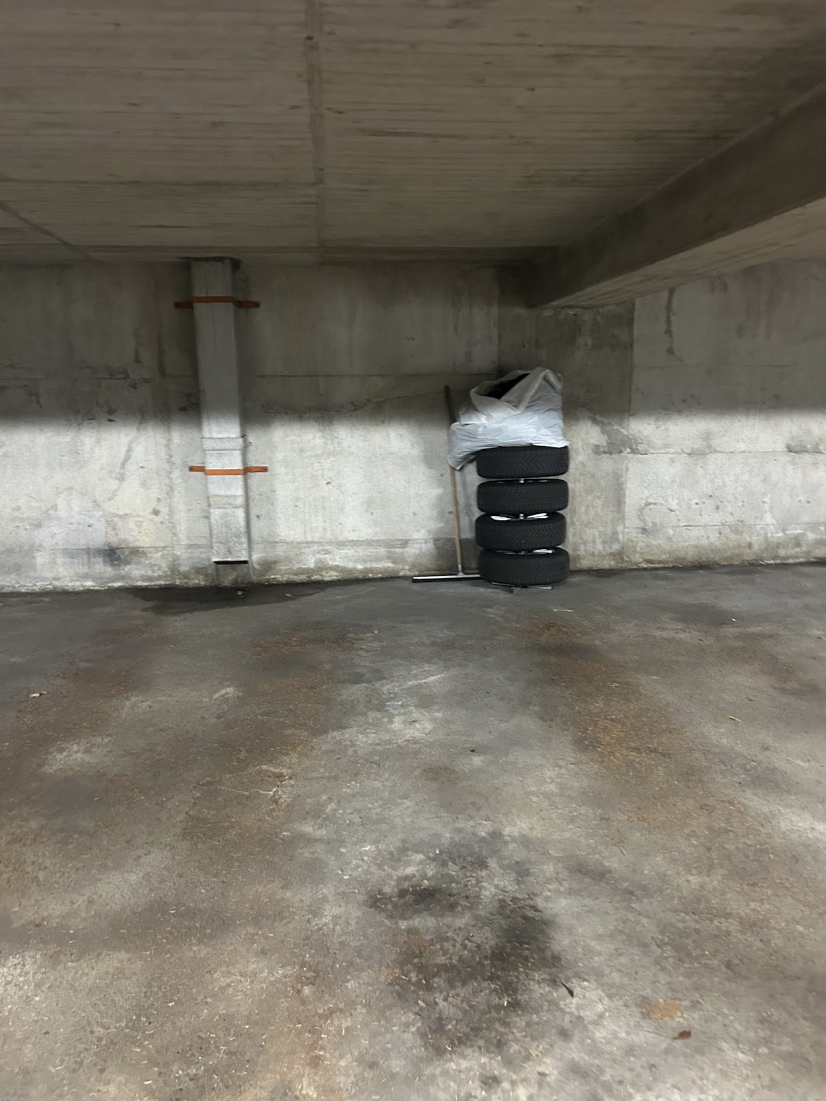 Parkplatz gesucht? Tiefgaragenstellplatz im Hinterhof - Ddorf Hassels